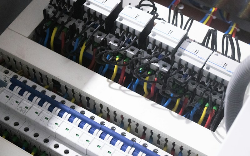 Instalação e manutenção de infraestrutura elétrica